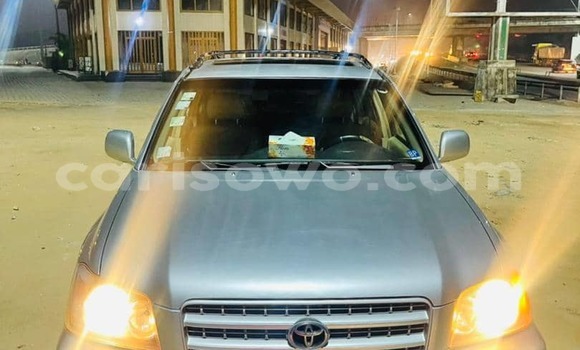 Ra Àlòkù Toyota Highlander Silver Ọkọ̀ in Abomey Calavi ni Benin Ra Àlòkù Toyota Highlander Silver Ọkọ̀ in Abomey Calavi ni Benin