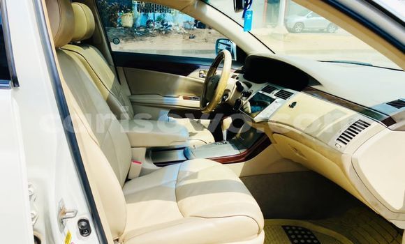 Buy Used Toyota Avalon White Car in Cotonou in Benign Buy Used Toyota Avalon White Car in Cotonou in Benign