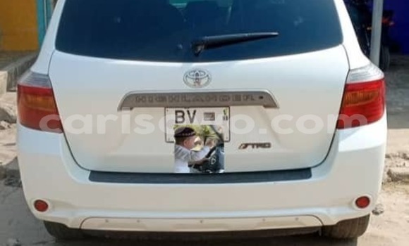 Buy Used Toyota Highlander White Car in Cotonou in Benign Buy Used Toyota Highlander White Car in Cotonou in Benign