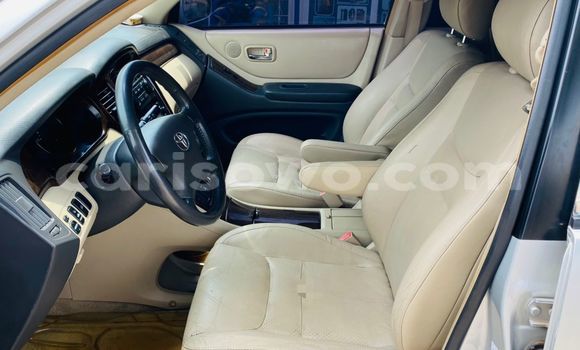Buy Used Toyota Highlander Beige Car in Cotonou in Benign Buy Used Toyota Highlander Beige Car in Cotonou in Benign