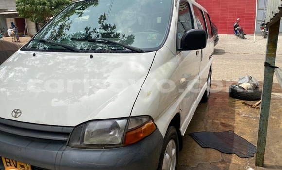 Ra Àlòkù Toyota Coaster funfun Ọkọ̀ akẹ́rù ńlá in Abomey Calavi ni Benin Ra Àlòkù Toyota Coaster funfun Ọkọ̀ akẹ́rù ńlá in Abomey Calavi ni Benin