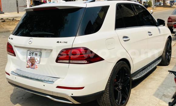 Ra Àlòkù Mercedes-Benz ML–Class funfun Ọkọ̀ in Cotonou ni Benin Ra Àlòkù Mercedes-Benz ML–Class funfun Ọkọ̀ in Cotonou ni Benin