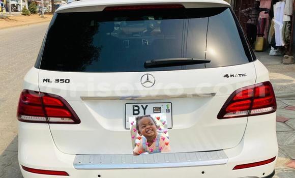 Ra Àlòkù Mercedes-Benz ML–Class funfun Ọkọ̀ in Cotonou ni Benin Ra Àlòkù Mercedes-Benz ML–Class funfun Ọkọ̀ in Cotonou ni Benin