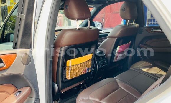 Ra Àlòkù Mercedes-Benz ML–Class funfun Ọkọ̀ in Cotonou ni Benin Ra Àlòkù Mercedes-Benz ML–Class funfun Ọkọ̀ in Cotonou ni Benin