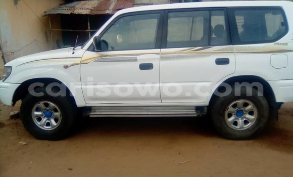 Sayi Na hannu Toyota Land Cruiser Prado White Mota in Cotonou a Benin Sayi Na hannu Toyota Land Cruiser Prado White Mota in Cotonou a Benin