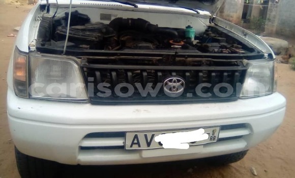 Sayi Na hannu Toyota Land Cruiser Prado White Mota in Cotonou a Benin Sayi Na hannu Toyota Land Cruiser Prado White Mota in Cotonou a Benin