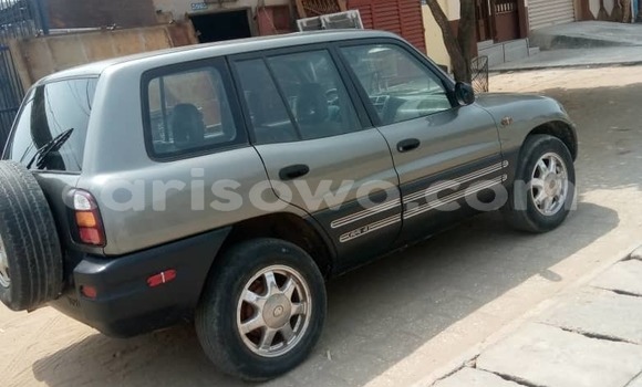 Ra Àlòkù Toyota RAV4 Brown Ọkọ̀ in Cotonou ni Benin Ra Àlòkù Toyota RAV4 Brown Ọkọ̀ in Cotonou ni Benin