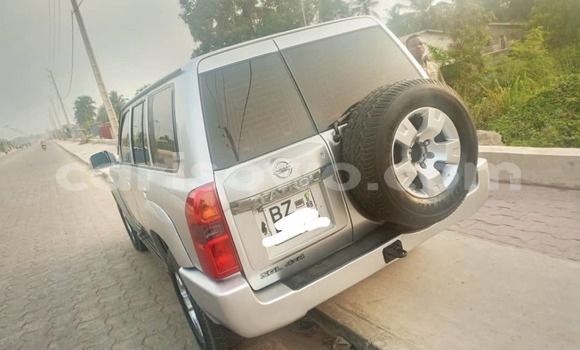 Sayi Na hannu Nissan Patrol Azurfa Mota in Cotonou a Benin