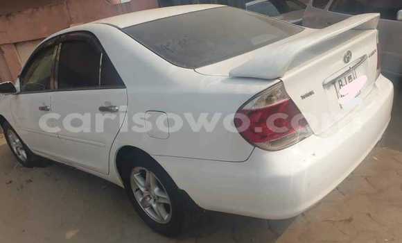 Ra Àlòkù Toyota Camry funfun Ọkọ̀ in Cotonou ni Benin Ra Àlòkù Toyota Camry funfun Ọkọ̀ in Cotonou ni Benin