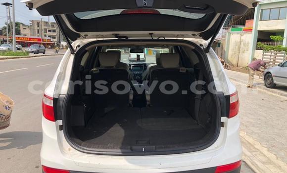 Ra Àlòkù Hyundai Santa Fe funfun Ọkọ̀ in Cotonou ni Benin Ra Àlòkù Hyundai Santa Fe funfun Ọkọ̀ in Cotonou ni Benin