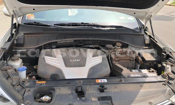 Ra Àlòkù Hyundai Santa Fe funfun Ọkọ̀ in Cotonou ni Benin Ra Àlòkù Hyundai Santa Fe funfun Ọkọ̀ in Cotonou ni Benin