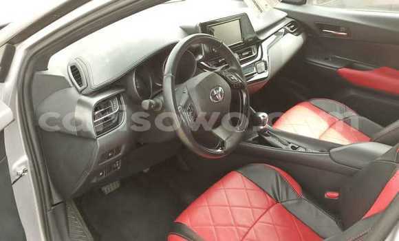 Sayi Na hannu Toyota C-HR Azurfa Mota in Cotonou a Benin Sayi Na hannu Toyota C-HR Azurfa Mota in Cotonou a Benin