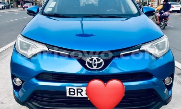 Ra Àlòkù Toyota RAV4 Blue Ọkọ̀ in Cotonou ni Benin Ra Àlòkù Toyota RAV4 Blue Ọkọ̀ in Cotonou ni Benin