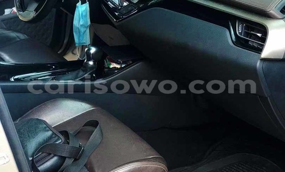 Sayi Na hannu Toyota C-HR Azurfa Mota in Cotonou a Benin Sayi Na hannu Toyota C-HR Azurfa Mota in Cotonou a Benin