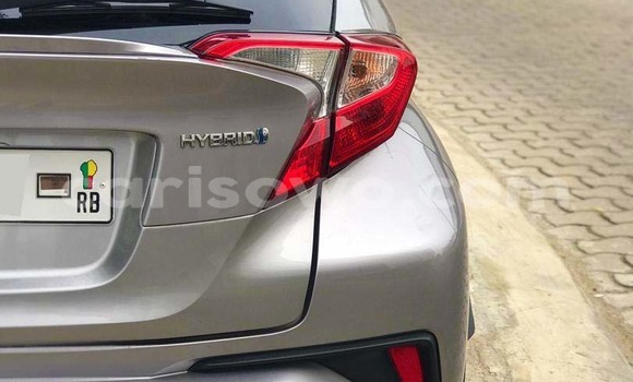 Sayi Na hannu Toyota C-HR Azurfa Mota in Cotonou a Benin Sayi Na hannu Toyota C-HR Azurfa Mota in Cotonou a Benin