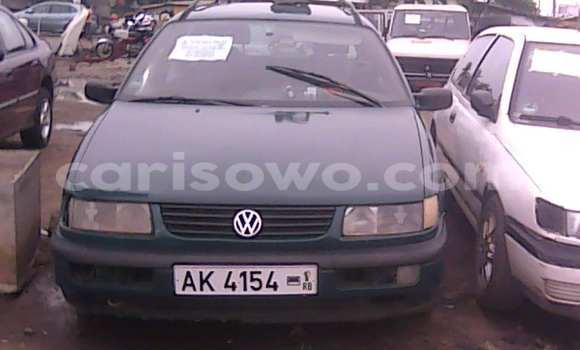 Acheter Occasion Voiture Volkswagen Passat Vert à Savalou au Benin Acheter Occasion Voiture Volkswagen Passat Vert à Savalou au Benin