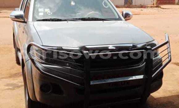 Sayi Na hannu Toyota Hilux White Mota in Abomey Calavi a Benin Sayi Na hannu Toyota Hilux White Mota in Abomey Calavi a Benin