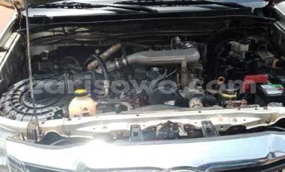 Sayi Na hannu Toyota Hilux White Mota in Abomey Calavi a Benin Sayi Na hannu Toyota Hilux White Mota in Abomey Calavi a Benin