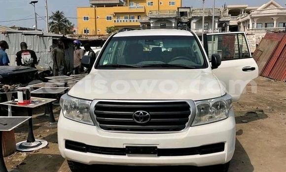 Sayi Na hannu Toyota Land Cruiser White Mota in Cotonou a Benin Sayi Na hannu Toyota Land Cruiser White Mota in Cotonou a Benin