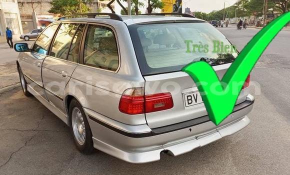 Sayi Na hannu BMW New Class White Mota in Cotonou a Benin