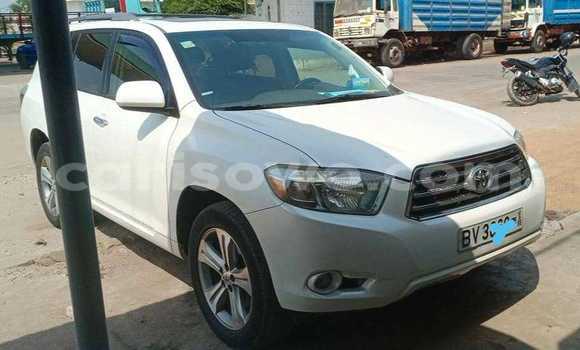 Sayi Na hannu Toyota Highlander White Mota in Cotonou a Benin Sayi Na hannu Toyota Highlander White Mota in Cotonou a Benin