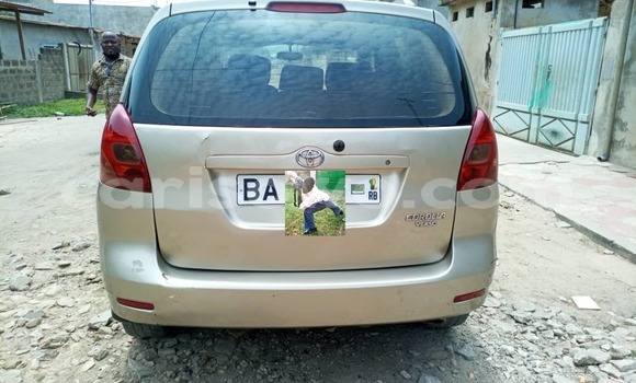 Ra Àlòkù Toyota Corolla Verso Silver Ọkọ̀ in Cotonou ni Benin