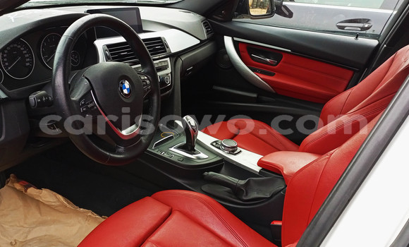 Sayi Na hannu BMW 3–Series White Mota in Cotonou a Benin Sayi Na hannu BMW 3–Series White Mota in Cotonou a Benin