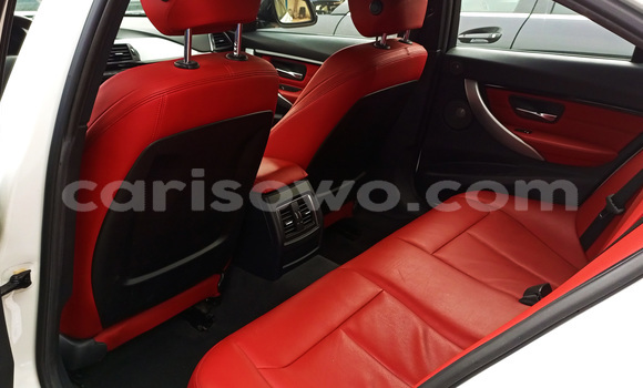 Sayi Na hannu BMW 3–Series White Mota in Cotonou a Benin Sayi Na hannu BMW 3–Series White Mota in Cotonou a Benin