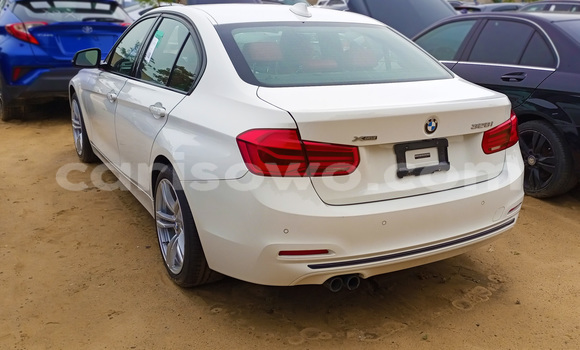 Sayi Na hannu BMW 3–Series White Mota in Cotonou a Benin Sayi Na hannu BMW 3–Series White Mota in Cotonou a Benin