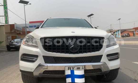 Buy Used Mercedes-Benz ML–Class White Car in Cotonou in Benign