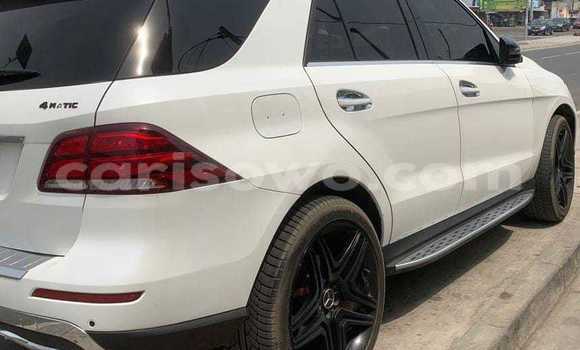 Acheter Occasion Voiture Mercedes-Benz ML–Class Blanc à Cotonou, Benin Acheter Occasion Voiture Mercedes-Benz ML–Class Blanc à Cotonou, Benin