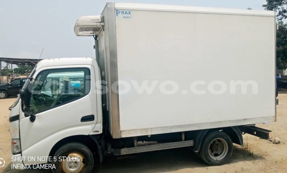 Acheter Import Voiture Toyota Dyna Blanc à Cotonou, Benin Acheter Import Voiture Toyota Dyna Blanc à Cotonou, Benin