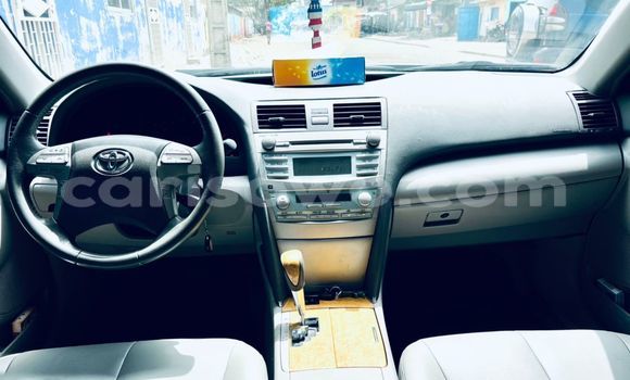 Sayi Sabo Toyota Camry Azurfa Mota in Cotonou a Benin Sayi Sabo Toyota Camry Azurfa Mota in Cotonou a Benin