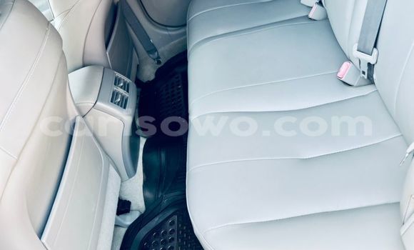 Sayi Sabo Toyota Camry Azurfa Mota in Cotonou a Benin Sayi Sabo Toyota Camry Azurfa Mota in Cotonou a Benin