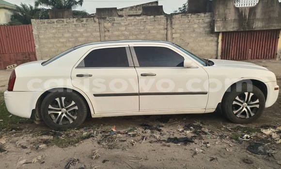 Ra Àlòkù Chrysler 300C funfun Ọkọ̀ in Cotonou ni Benin Ra Àlòkù Chrysler 300C funfun Ọkọ̀ in Cotonou ni Benin