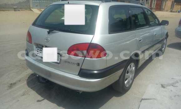 Sayi Na hannu Toyota Avensis Azurfa Mota in Cotonou a Benin