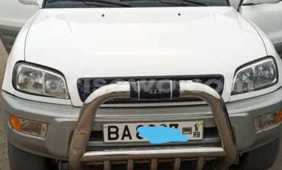 Sayi Na hannu Toyota RAV4 Azurfa Mota in Cotonou a Benin