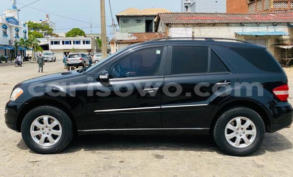 Sayi Na hannu Mercedes-Benz ML–Class Black Mota in Abomey Calavi a Benin Sayi Na hannu Mercedes-Benz ML–Class Black Mota in Abomey Calavi a Benin