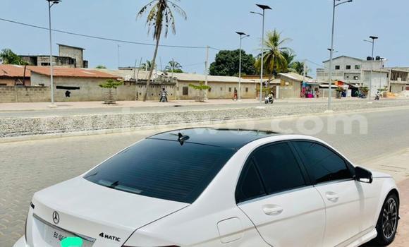 Sayi Na hannu Mercedes-Benz C–Class White Mota in Cotonou a Benin Sayi Na hannu Mercedes-Benz C–Class White Mota in Cotonou a Benin