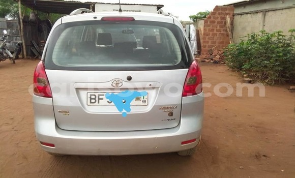 Buy Used Toyota Corolla Verso Silver Car in Cotonou in Benign