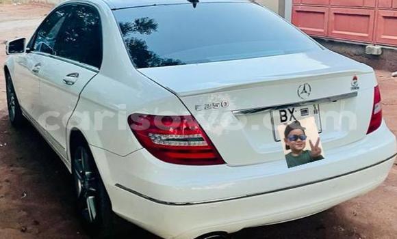 Ra Àlòkù Mercedes-Benz C–Class funfun Ọkọ̀ in Abomey Calavi ni Benin