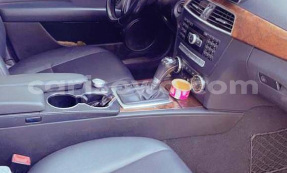 Sayi Na hannu Mercedes-Benz C–Class White Mota in Abomey Calavi a Benin Sayi Na hannu Mercedes-Benz C–Class White Mota in Abomey Calavi a Benin