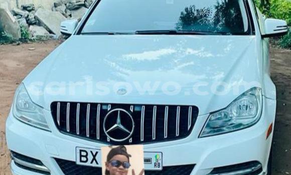Sayi Na hannu Mercedes-Benz C–Class White Mota in Abomey Calavi a Benin Sayi Na hannu Mercedes-Benz C–Class White Mota in Abomey Calavi a Benin