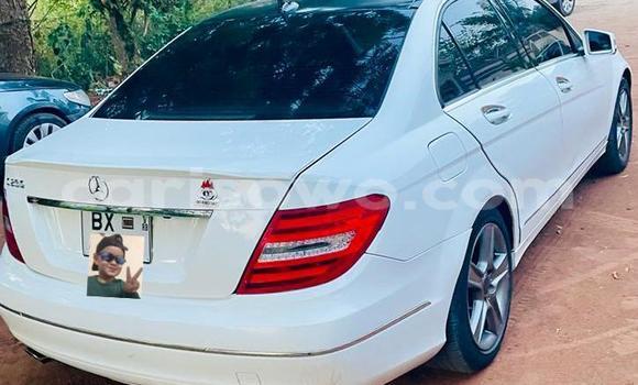 Sayi Na hannu Mercedes-Benz C–Class White Mota in Abomey Calavi a Benin Sayi Na hannu Mercedes-Benz C–Class White Mota in Abomey Calavi a Benin