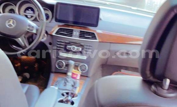Sayi Na hannu Mercedes-Benz C–Class White Mota in Abomey Calavi a Benin Sayi Na hannu Mercedes-Benz C–Class White Mota in Abomey Calavi a Benin