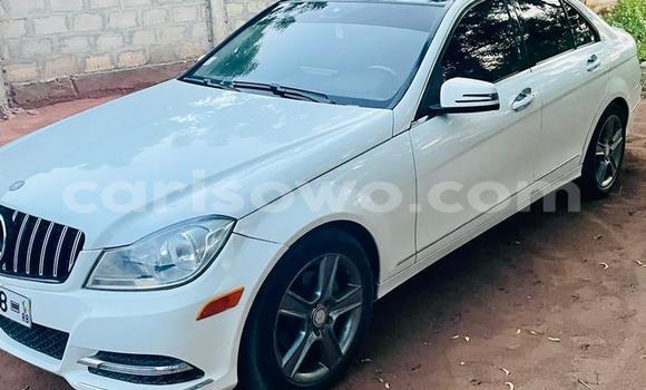 Sayi Na hannu Mercedes-Benz C–Class White Mota in Abomey Calavi a Benin Sayi Na hannu Mercedes-Benz C–Class White Mota in Abomey Calavi a Benin
