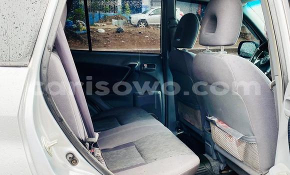 Ra Àlòkù Toyota RAV4 Silver Ọkọ̀ in Cotonou ni Benin Ra Àlòkù Toyota RAV4 Silver Ọkọ̀ in Cotonou ni Benin