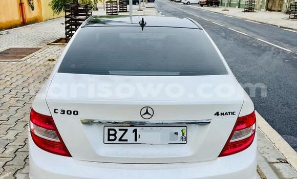 Ra Àlòkù Mercedes-Benz C–Class funfun Ọkọ̀ in Cotonou ni Benin