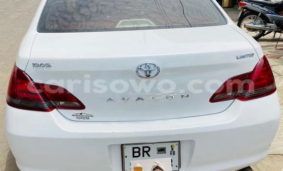 Ra Àlòkù Toyota Avalon funfun Ọkọ̀ in Abomey Calavi ni Benin Ra Àlòkù Toyota Avalon funfun Ọkọ̀ in Abomey Calavi ni Benin