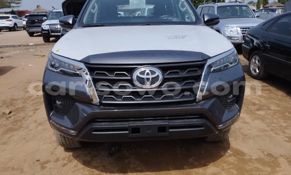 Ra Tuntun Toyota Fortuner Silver Ọkọ̀ in Cotonou ni Benin